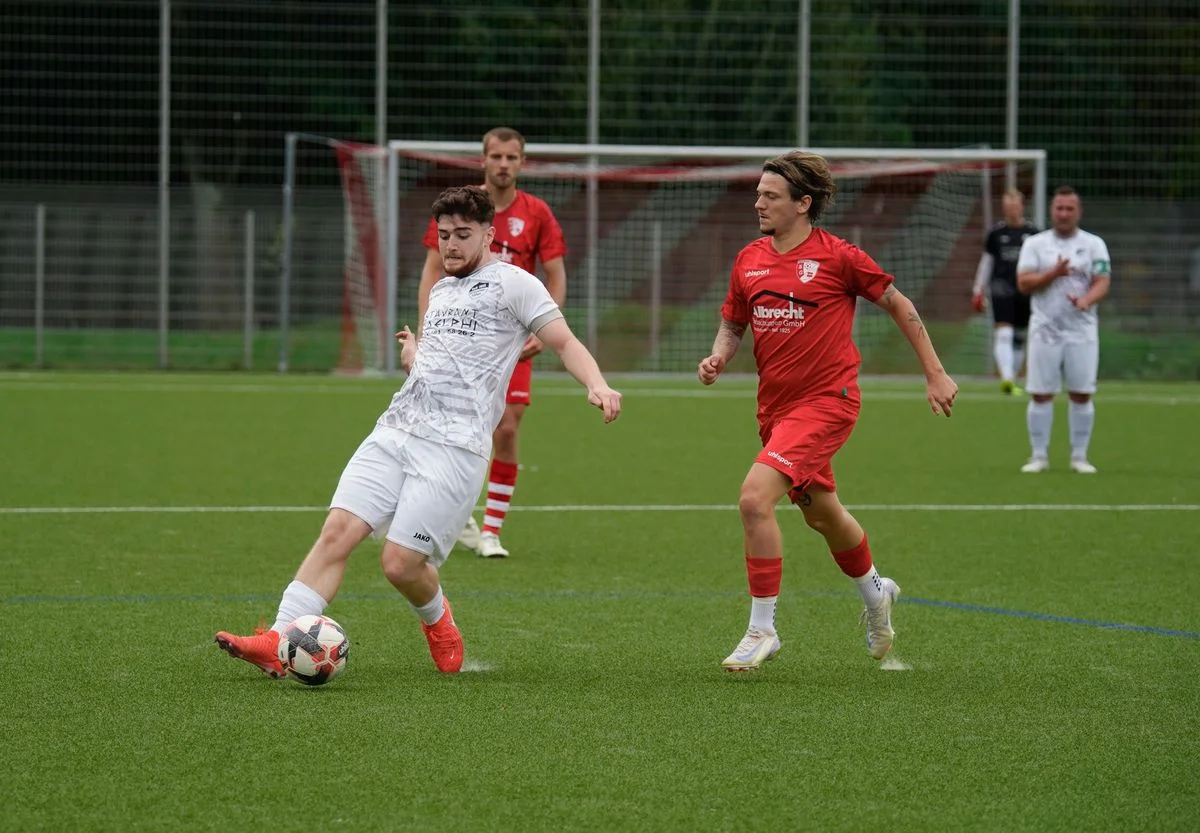 Everton Complete Hayden Hackney Signing
