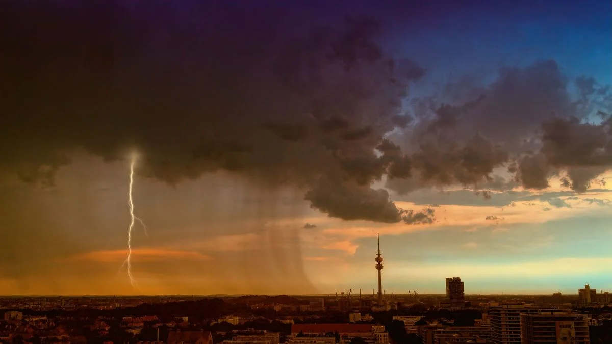 Weekend Weather: Showers and Heavy Thunderstorms